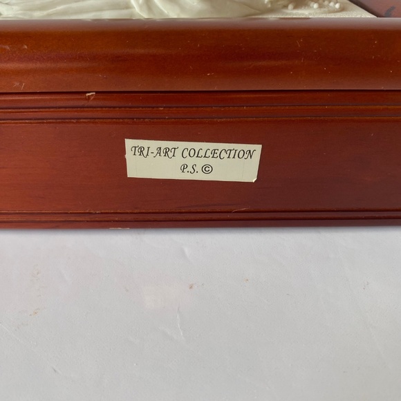 3D Alabaster Religious Plaque Inlaid in Wooden Jewelry Box Vintage - Picture 3 of 10